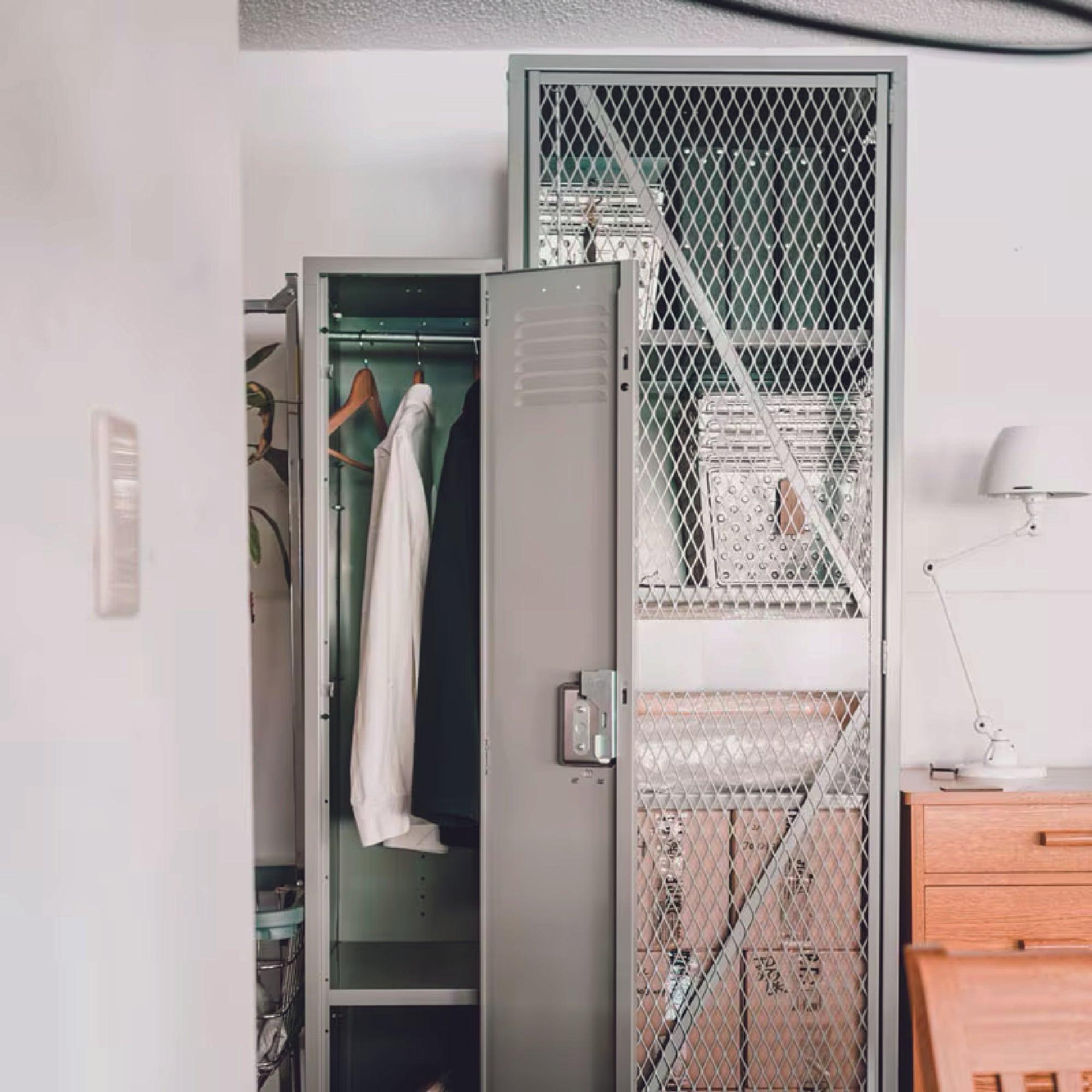 18" Lyon 1 Tier Recessed Handle Locker