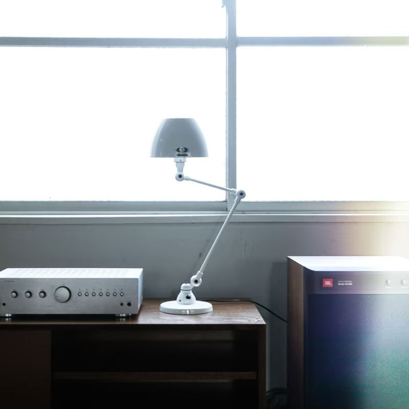 Jielde Aicler Curve Desk Lamp